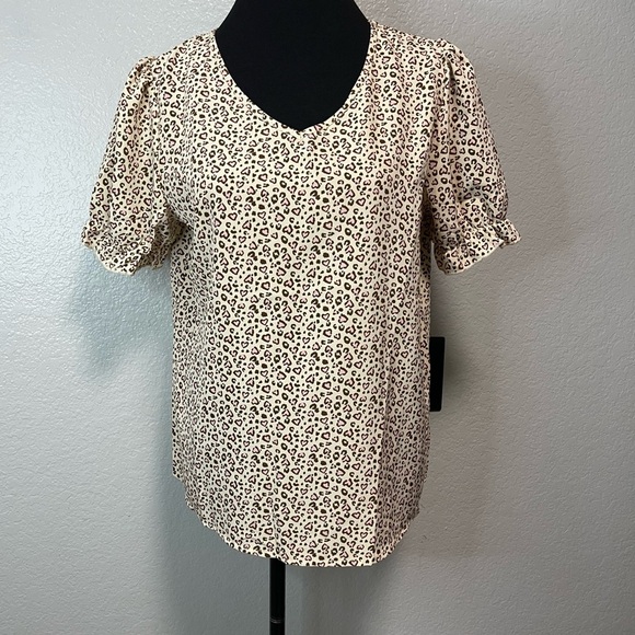 NEW Women’s VNeck Puff Sleeve Pink & Brown Heart Print Top Size Large - Picture 1 of 7